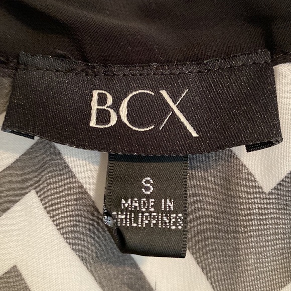 BCX Black and White  Chevron, Royal Blue half Button V Neck Blouse Size S - Picture 4 of 7